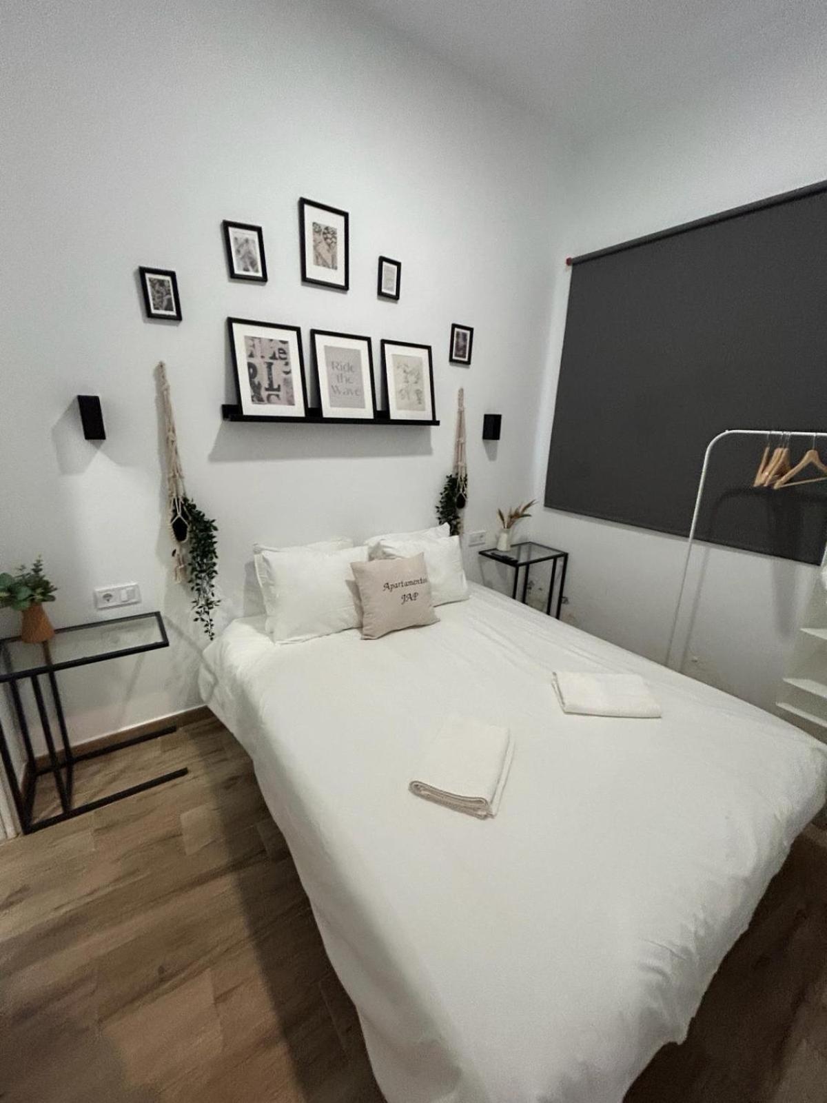 Apartamentos Pino Benidorm Quarto foto